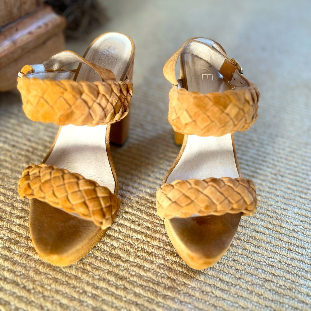 RAYE SUEDE PLATFORM HEELS. Size 7 - Picture 2 of 6